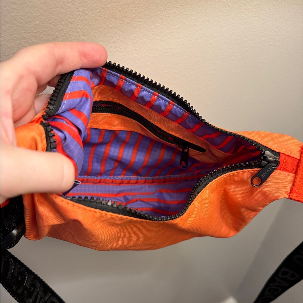 Baggu Small Nylon Crescent Bag DEAD STOCK- Poppy Mix - Picture 5 of 7